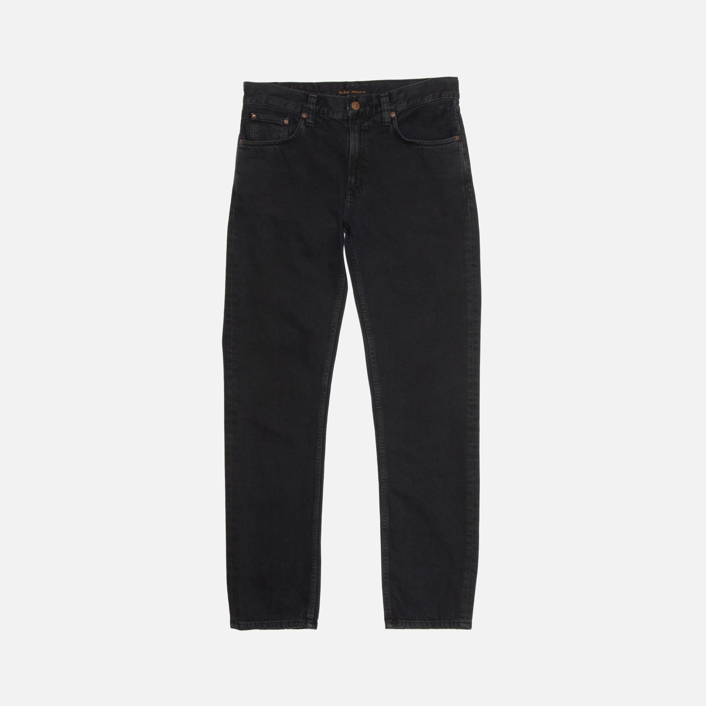 Nudie Jeans Gritty Jackson in Black Forest, Herren-Jeans mit normaler Passform, flach liegend auf weißem Hintergrund.