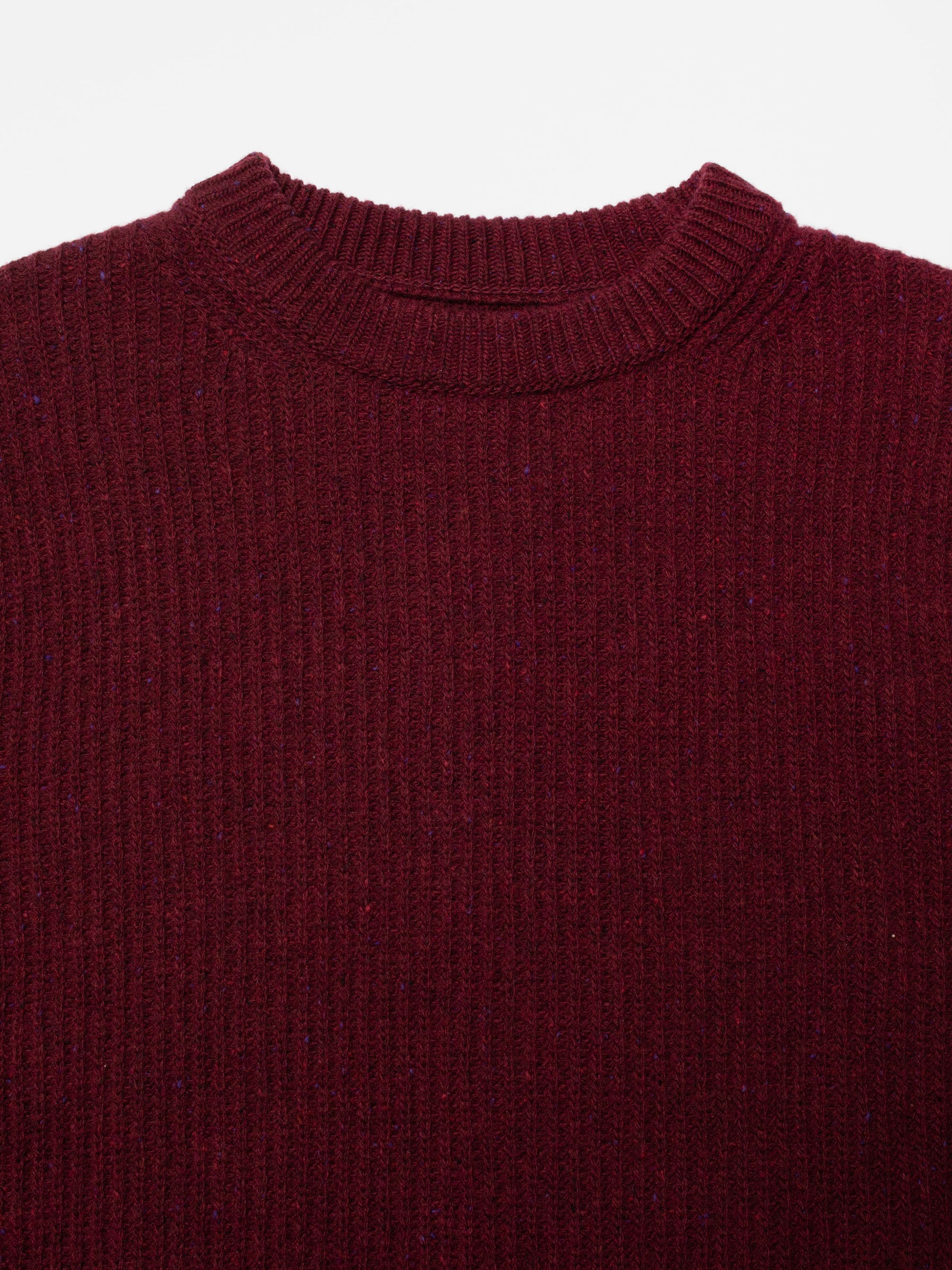 Nudie Jeans August Rib Wool Sweater Burgundy, close-up of the crew neck and organic wool full cardigan stitch knit.