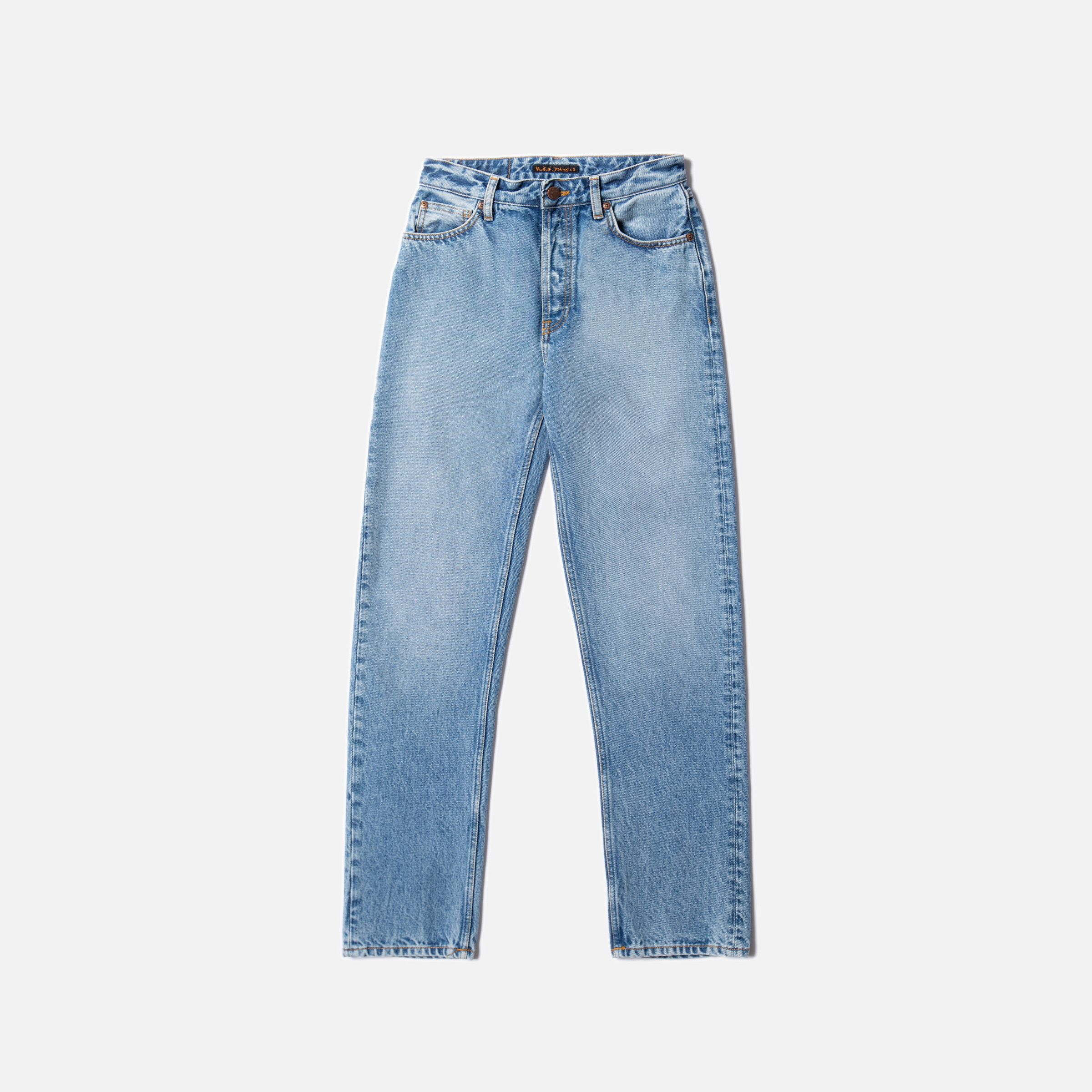 Nudie Jeans Lofty Lo in Vintage Dreams, Damen-Jeans mit geradem Bein, flach liegend auf weißem Hintergrund.