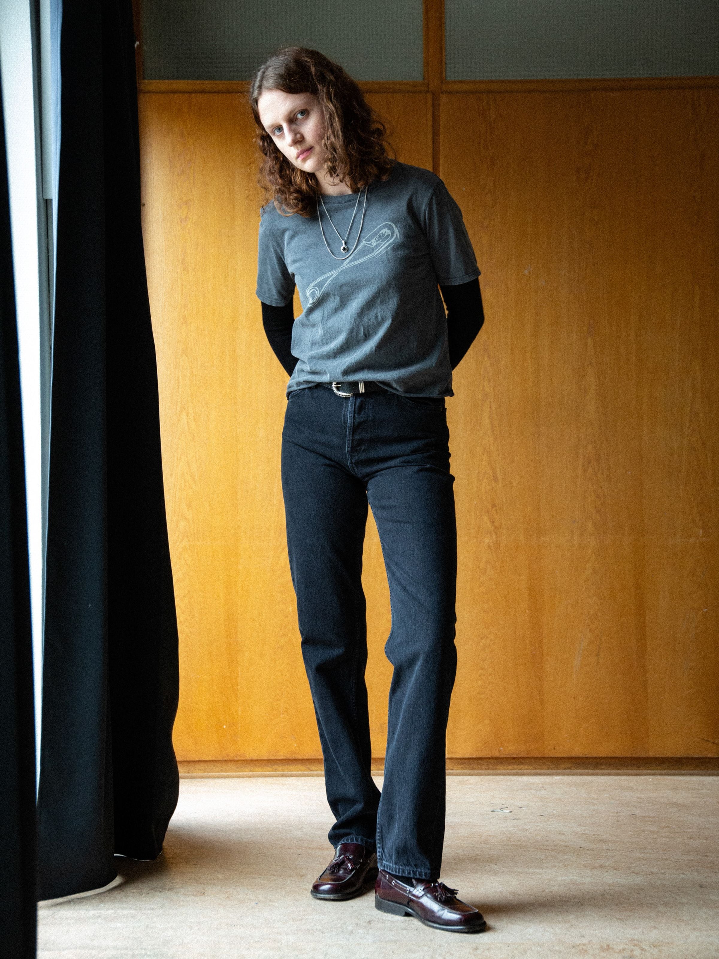 Nudie Jeans Lofty Lo Black Vintage, women's high-waist straight jeans in black rigid denim, full lifestyle shot.