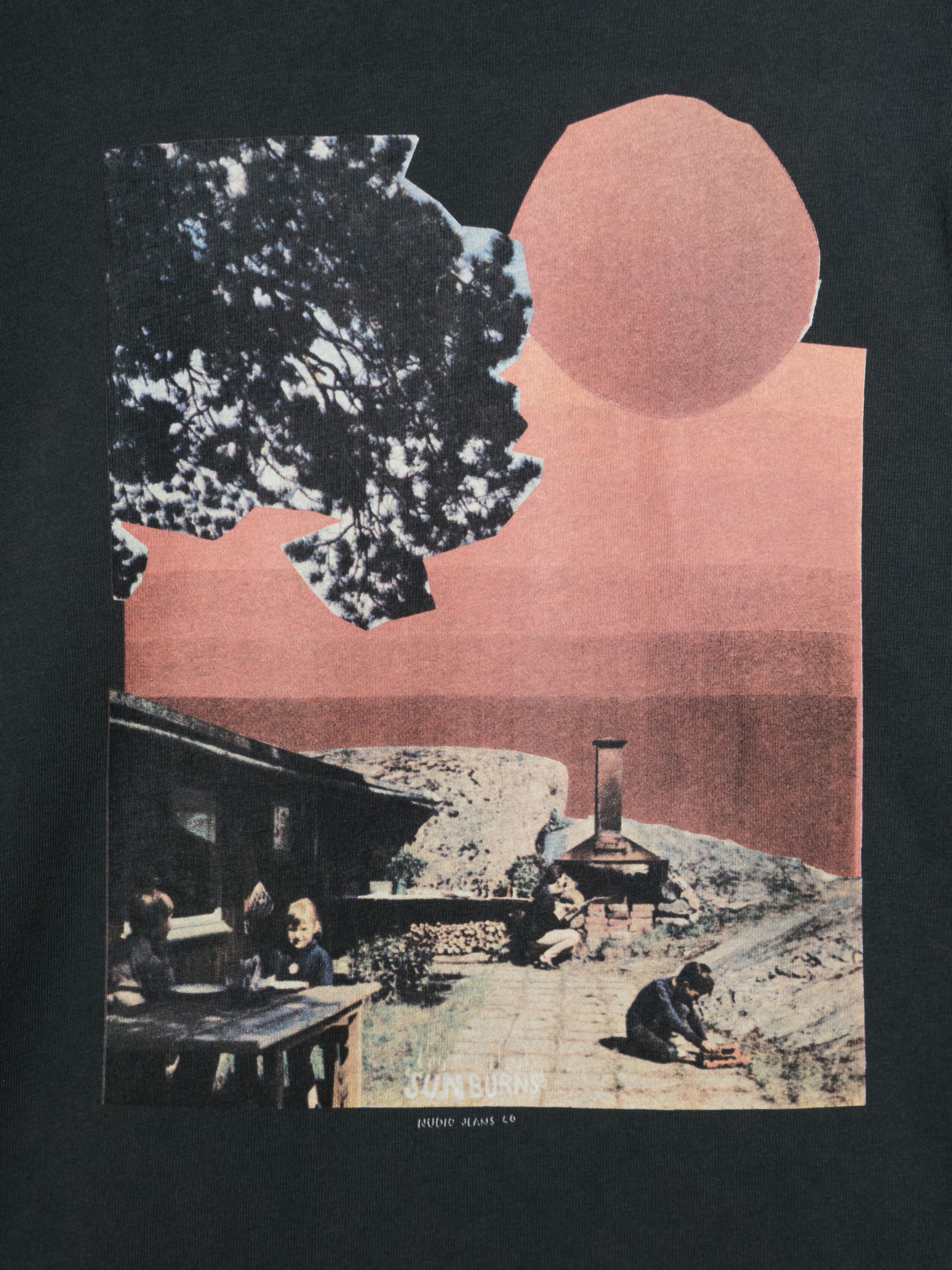 Nudie Jeans Koffe Sunburns T-Shirt in Antracite, a men's relaxed fit t-shirt, with a close-up of the chest print.