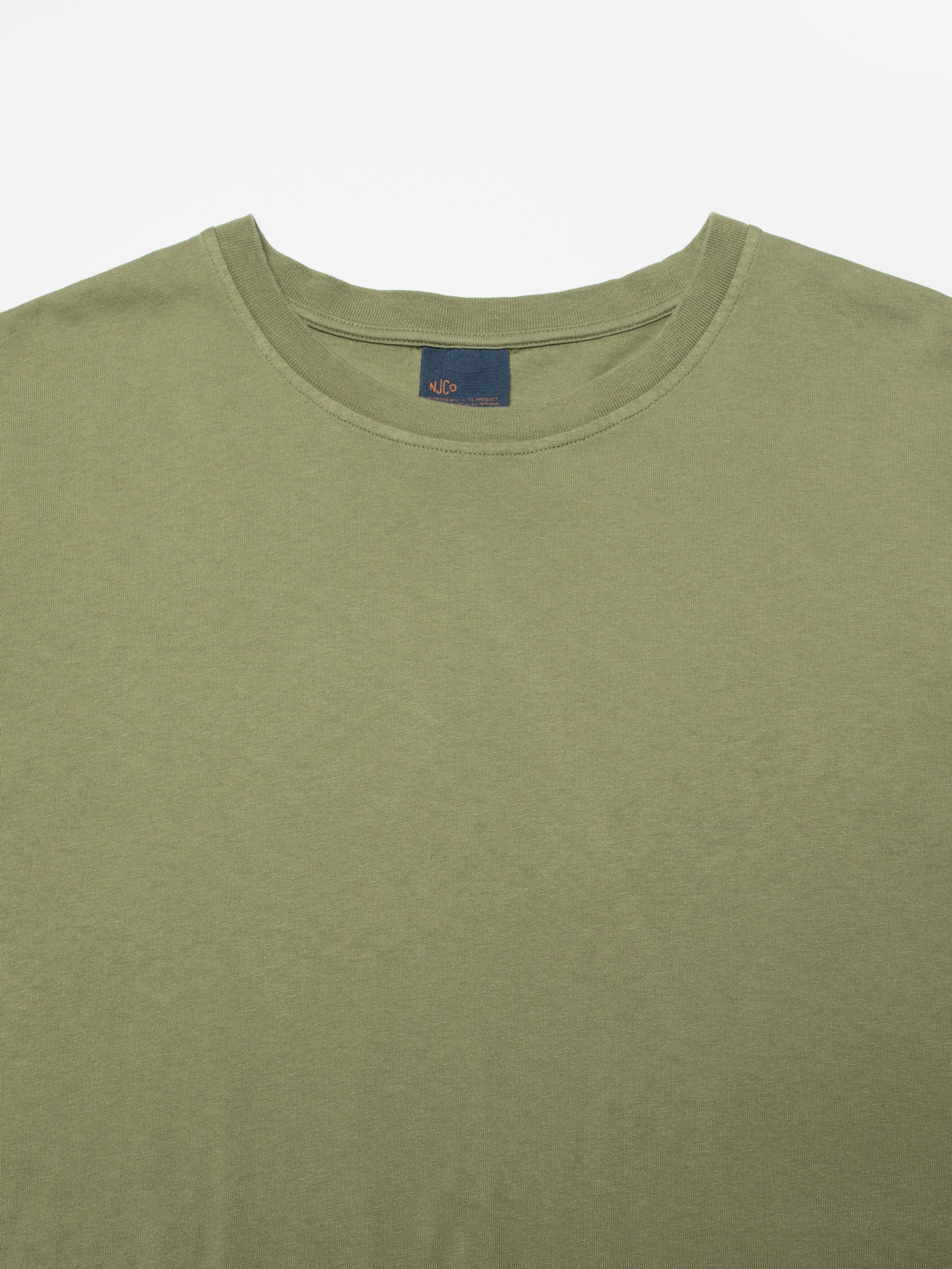 Nudie Jeans Uno Everyday T-Shirt Green, close-up of the ribbed crew neck and inner brand label.