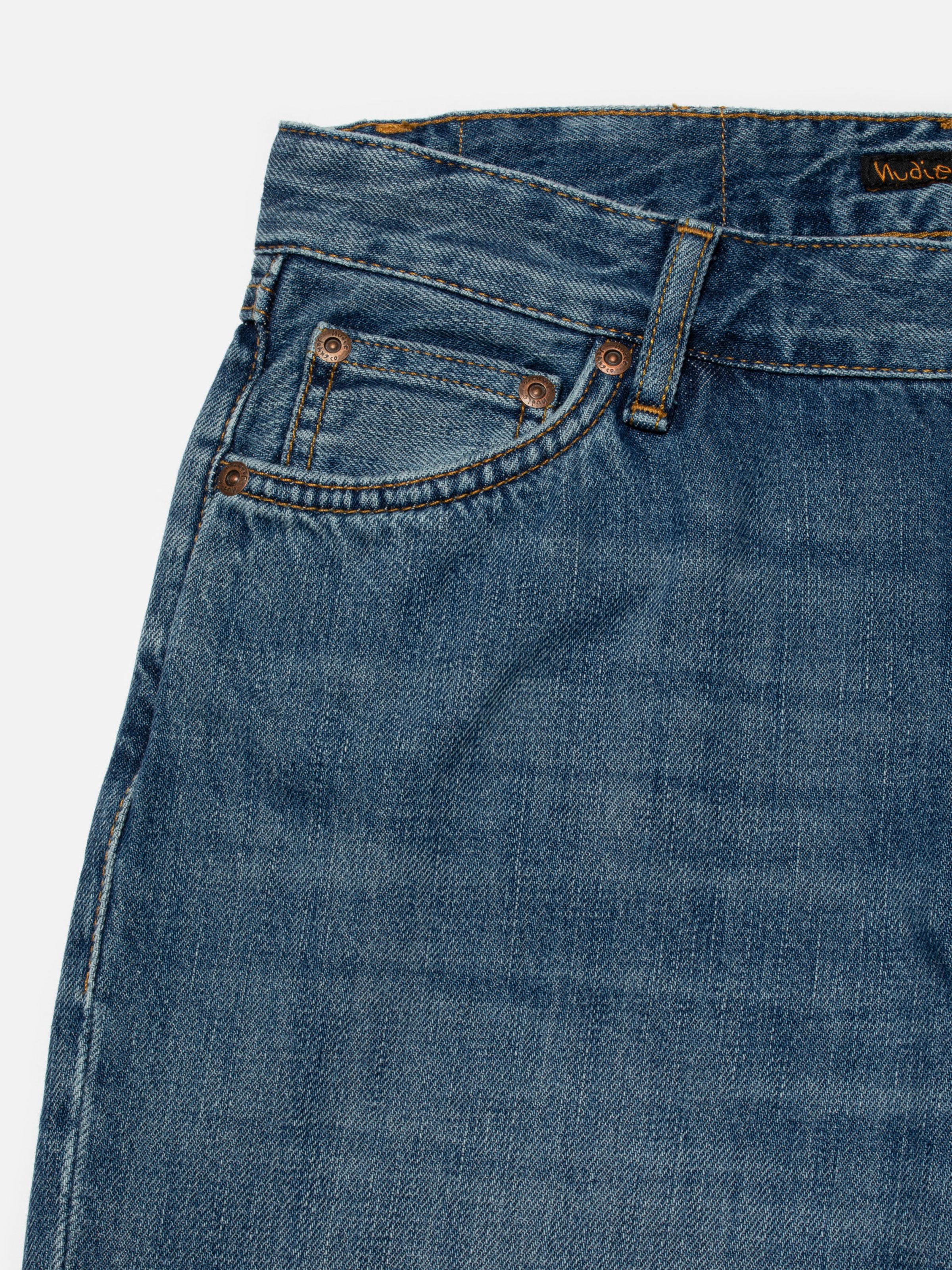 Nudie Jeans Wide Heidi Clear Skies, women's wide-leg jeans, close-up of the front pocket and copper rivets.