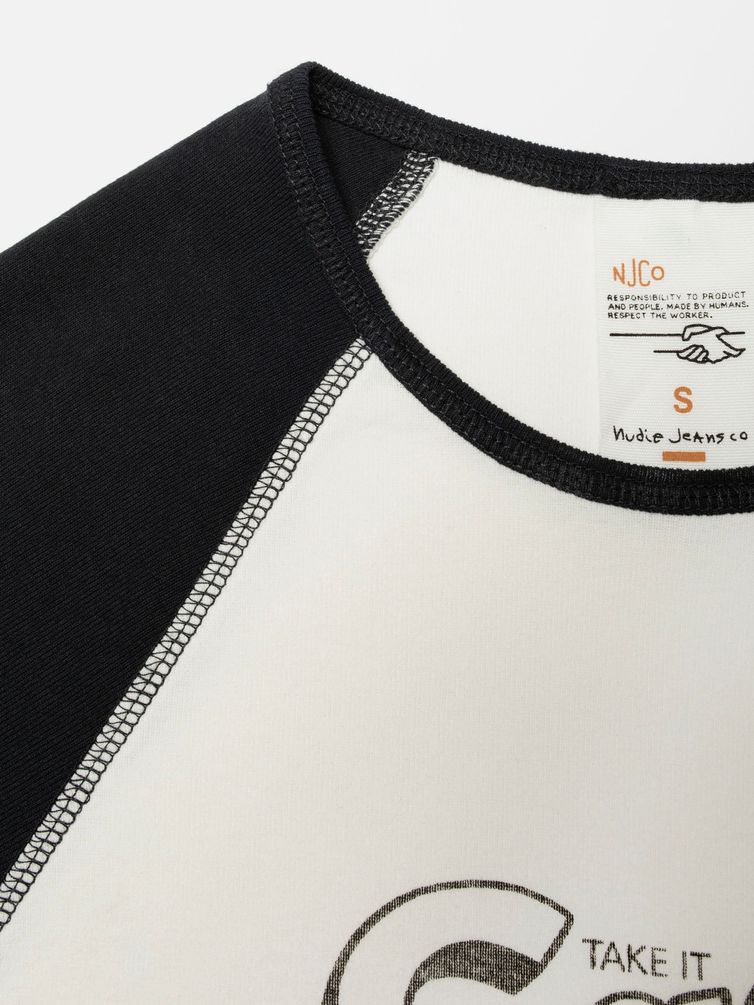 Nudie Jeans Eve T-Shirt Take It Easy Offwhite/Black, close-up of the crew neck and contrast raglan sleeve.