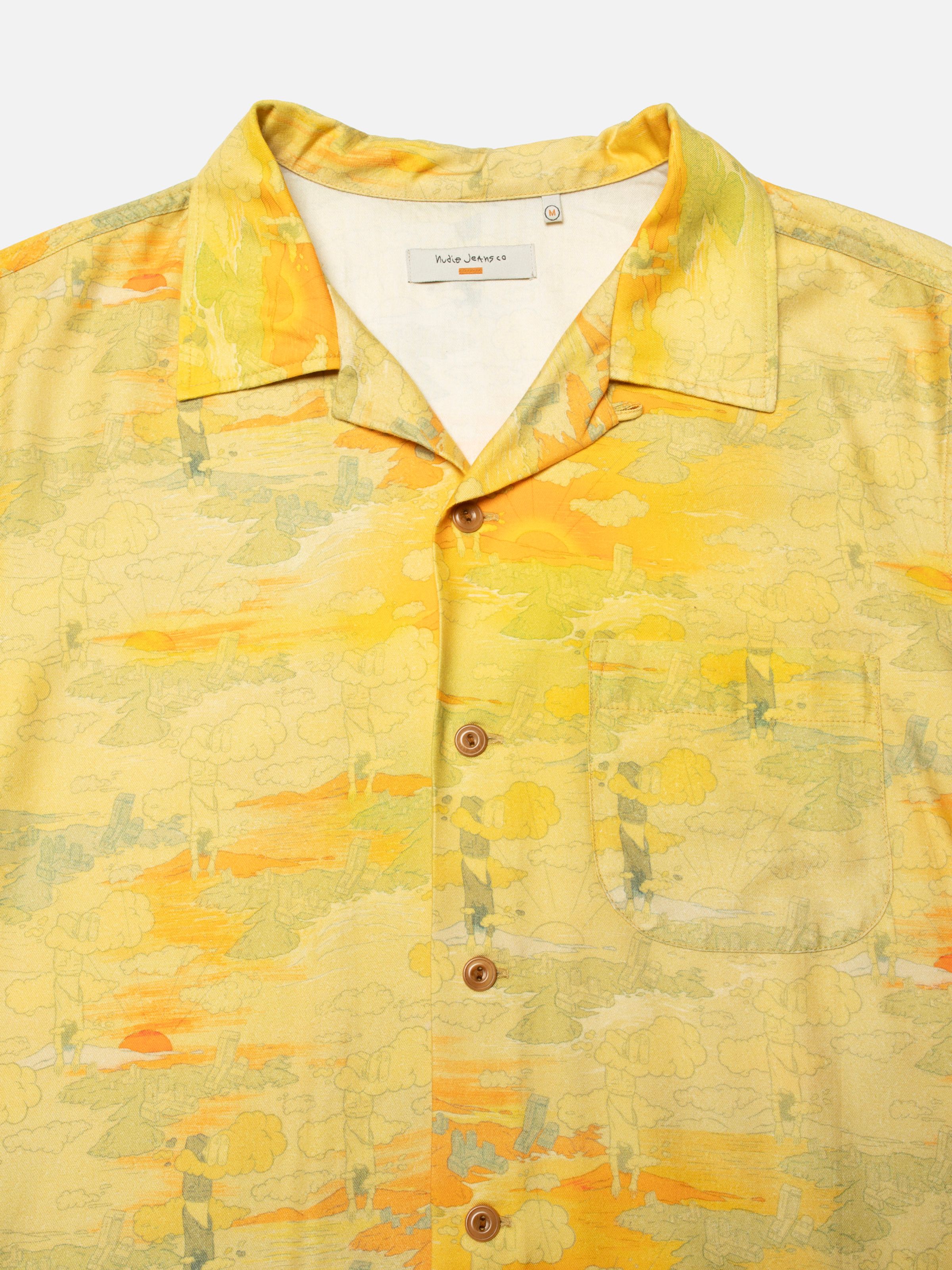 Nudie Jeans Arvid Hawaii Shirt Drift Away, close-up of the camp collar, chest pocket, and corozo buttons.