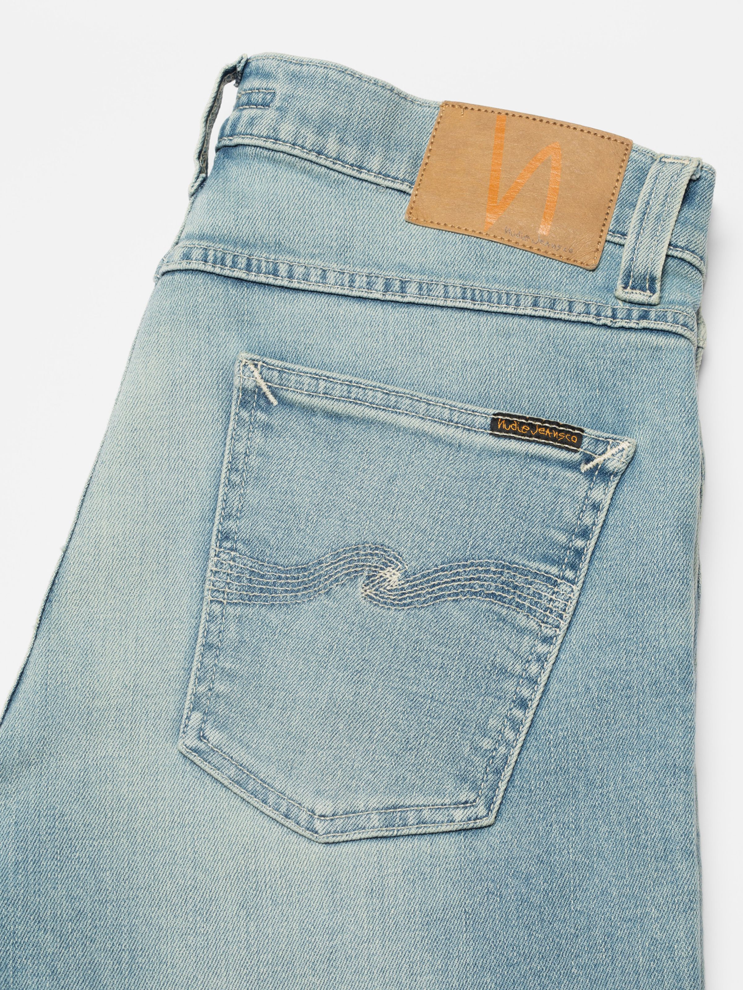 Nudie Jeans Lean Dean Shallow Sea, close-up of the back pocket showing ecru stitching and the Jacron patch.