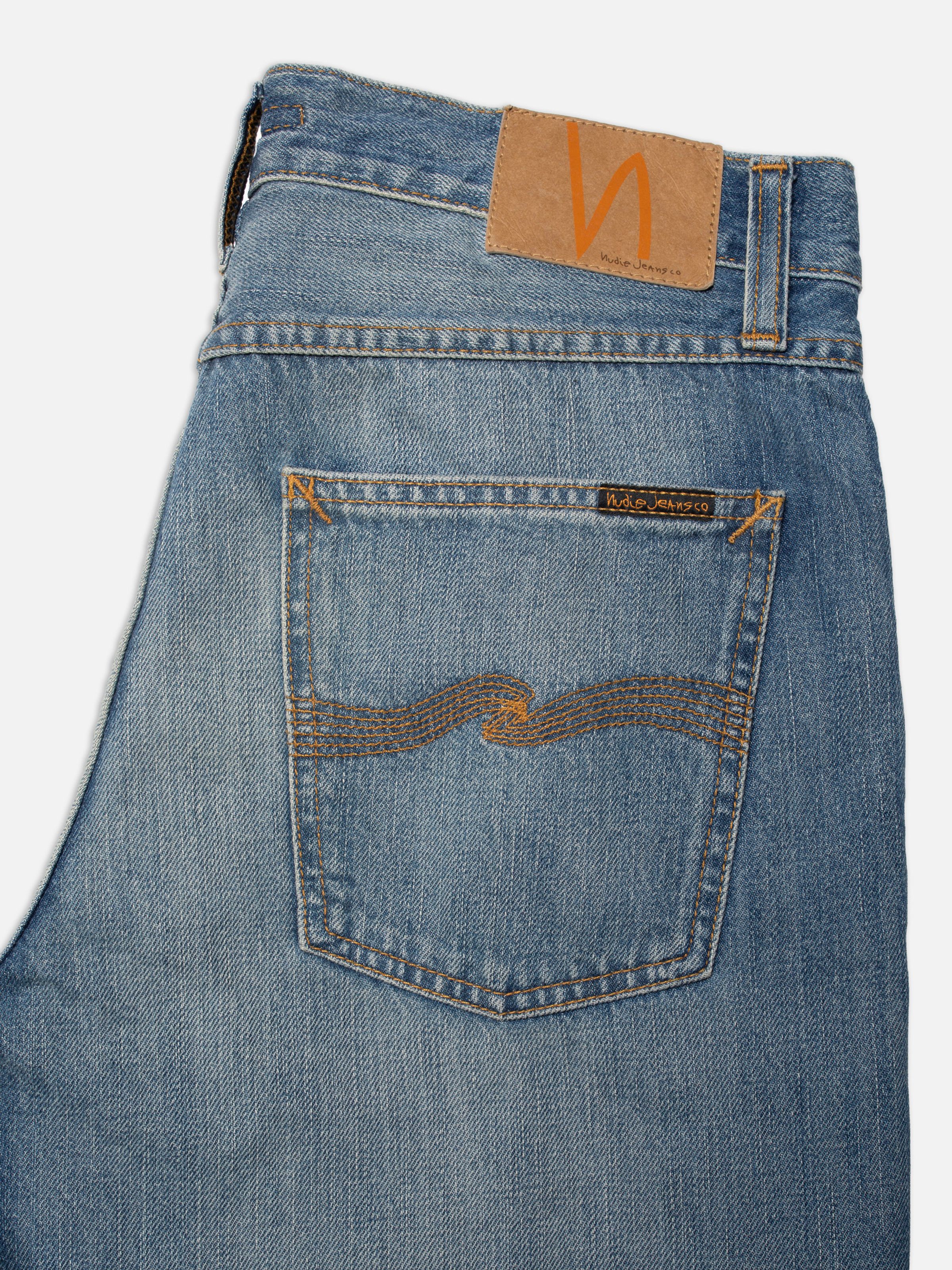 Nudie Jeans Rad Rufus Slow Drive, close-up of the back pocket with tobacco thread stitching and the jacron patch.