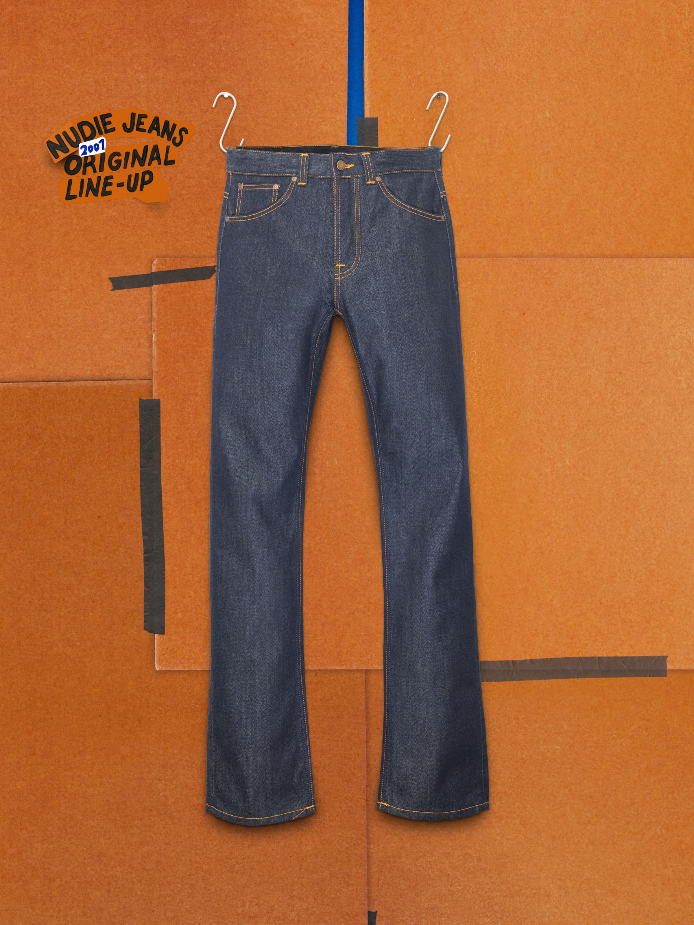 Nudie Jeans Regular Alf Dry One, Bootcut-Jeans aus 13,5 oz. Rigid Denim aus Bio-Baumwolle, Vorderansicht flach liegend.