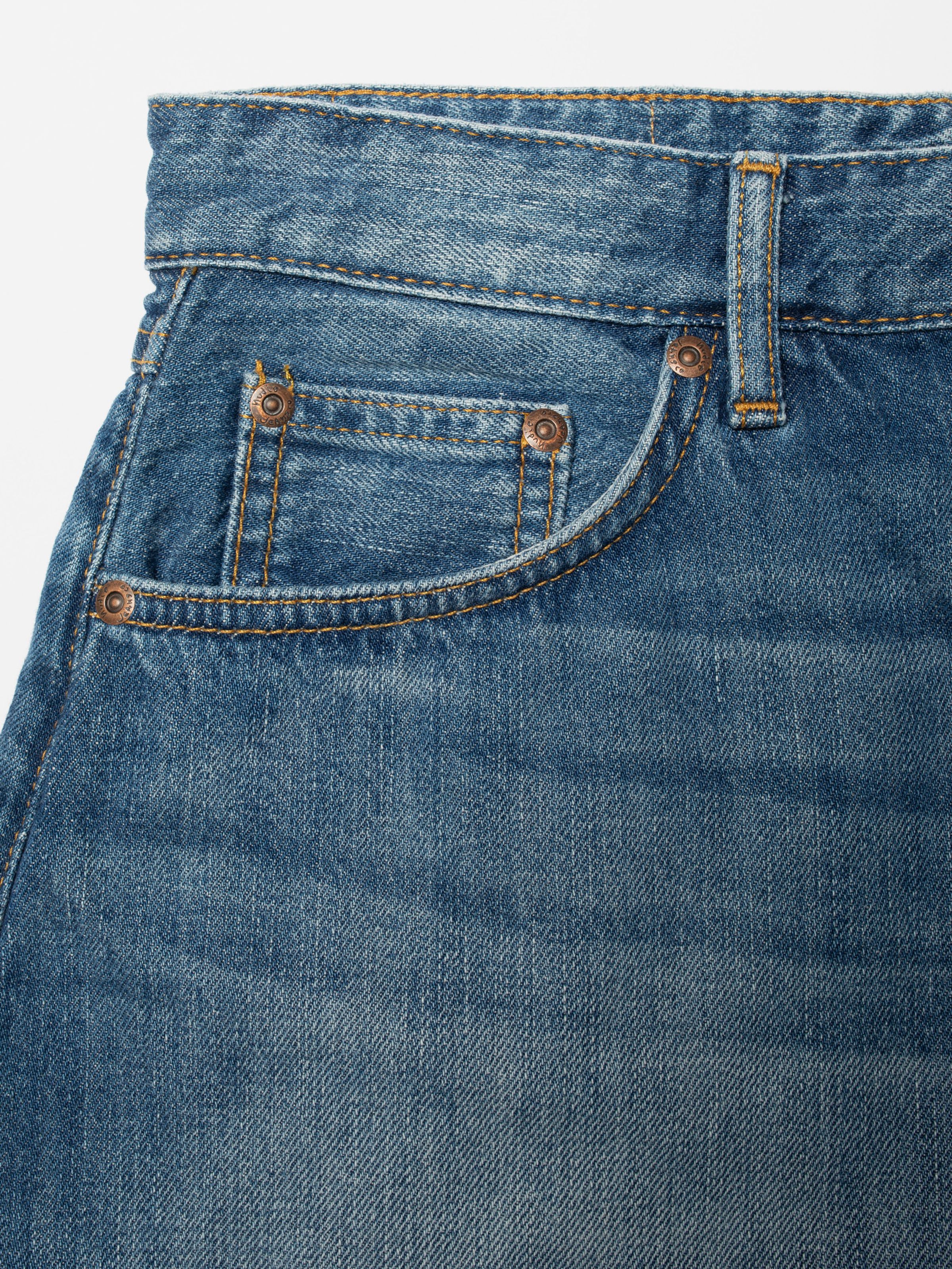Nudie Jeans Maeve Denim Shorts Clear Skies, close-up of the front pocket and copper rivets.