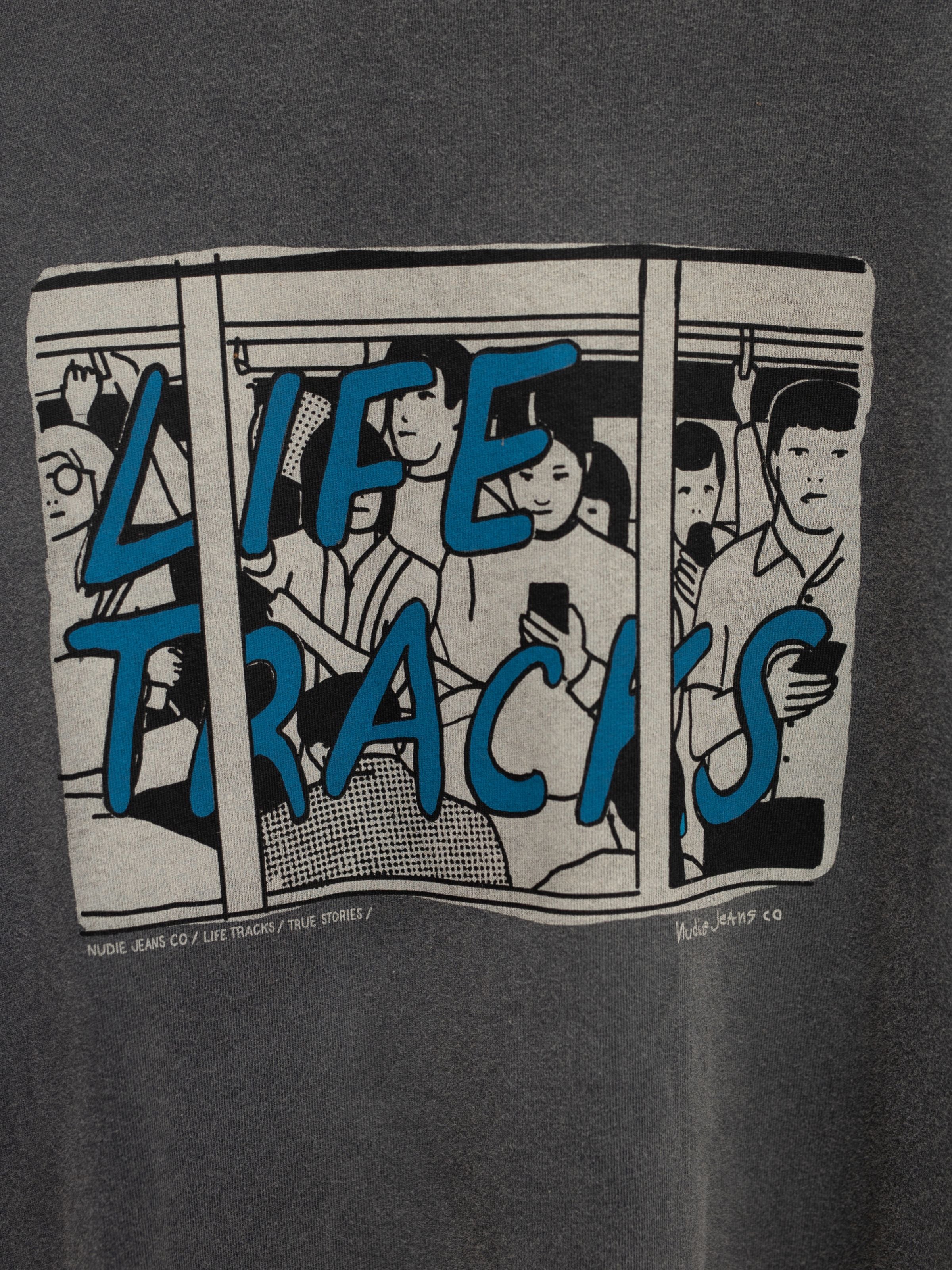 Nudie Jeans Koffe T-Shirt LifeTracks III Antracite, close-up of the blue and monochrome graphic print on organic cotton.