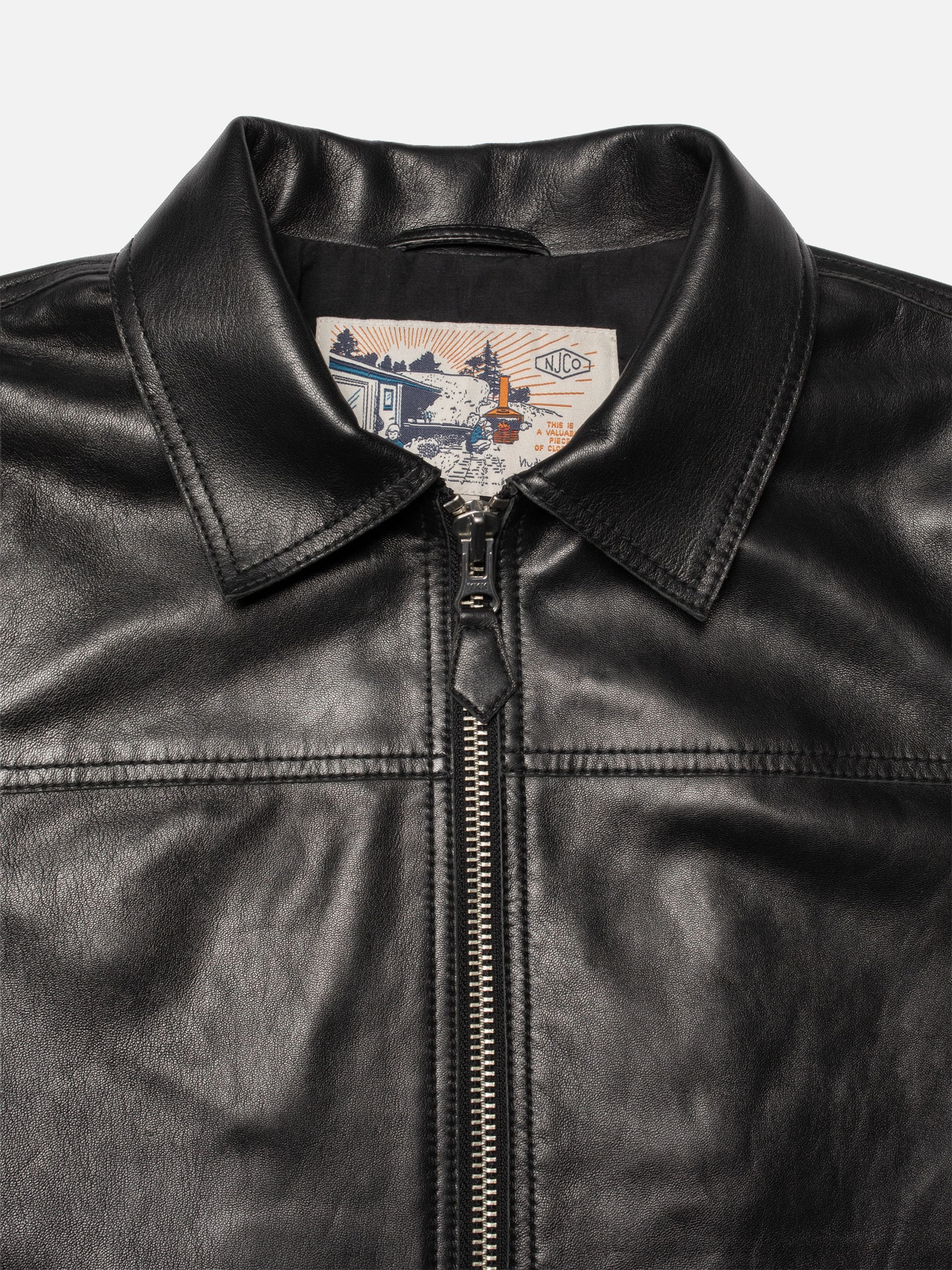 Nudie Jeans Anja Zip Jacket Leather Black, close-up of the collar, two-way zipper, and interior woven brand label.