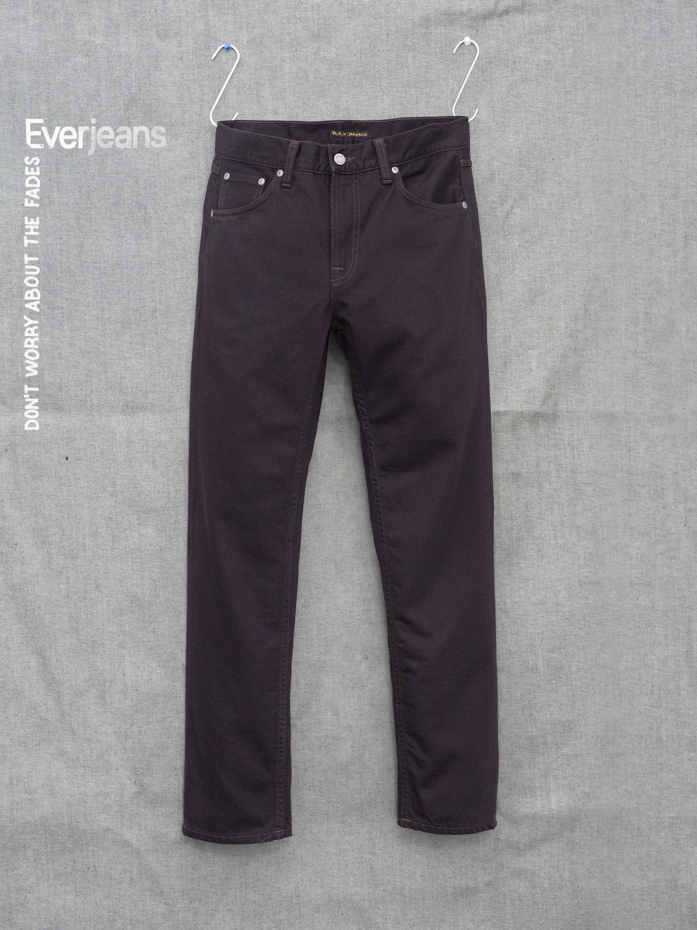 Nudie Jeans Gritty Jackson Everbrown, dunkelbraune Straight-Leg-Jeans aus Rigid Denim aus Bio-Baumwolle, flach liegend.