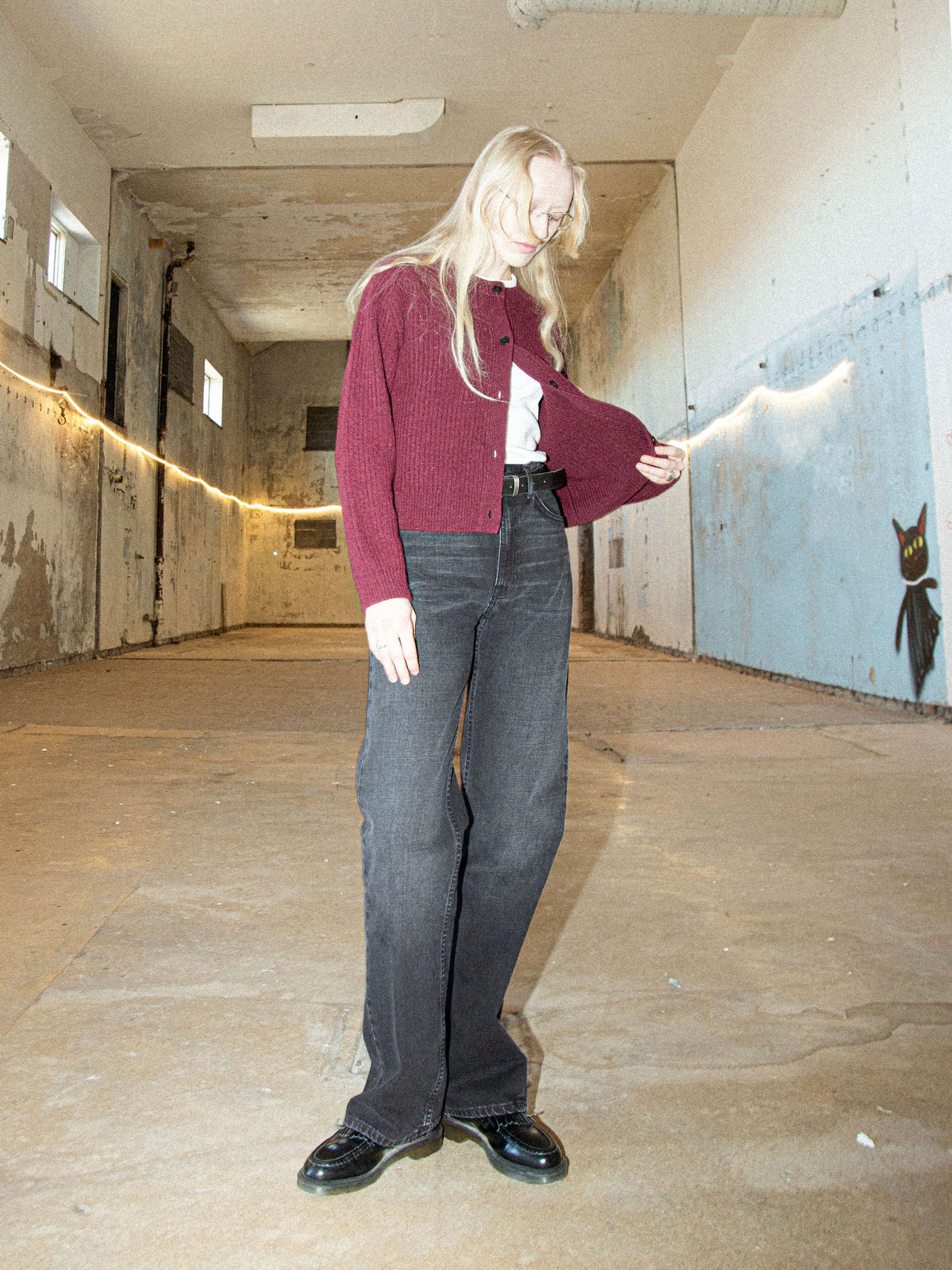 Nudie Jeans Clean Eileen Night Dune, high-waisted wide-leg organic cotton jeans in a black wash, shown on a model.