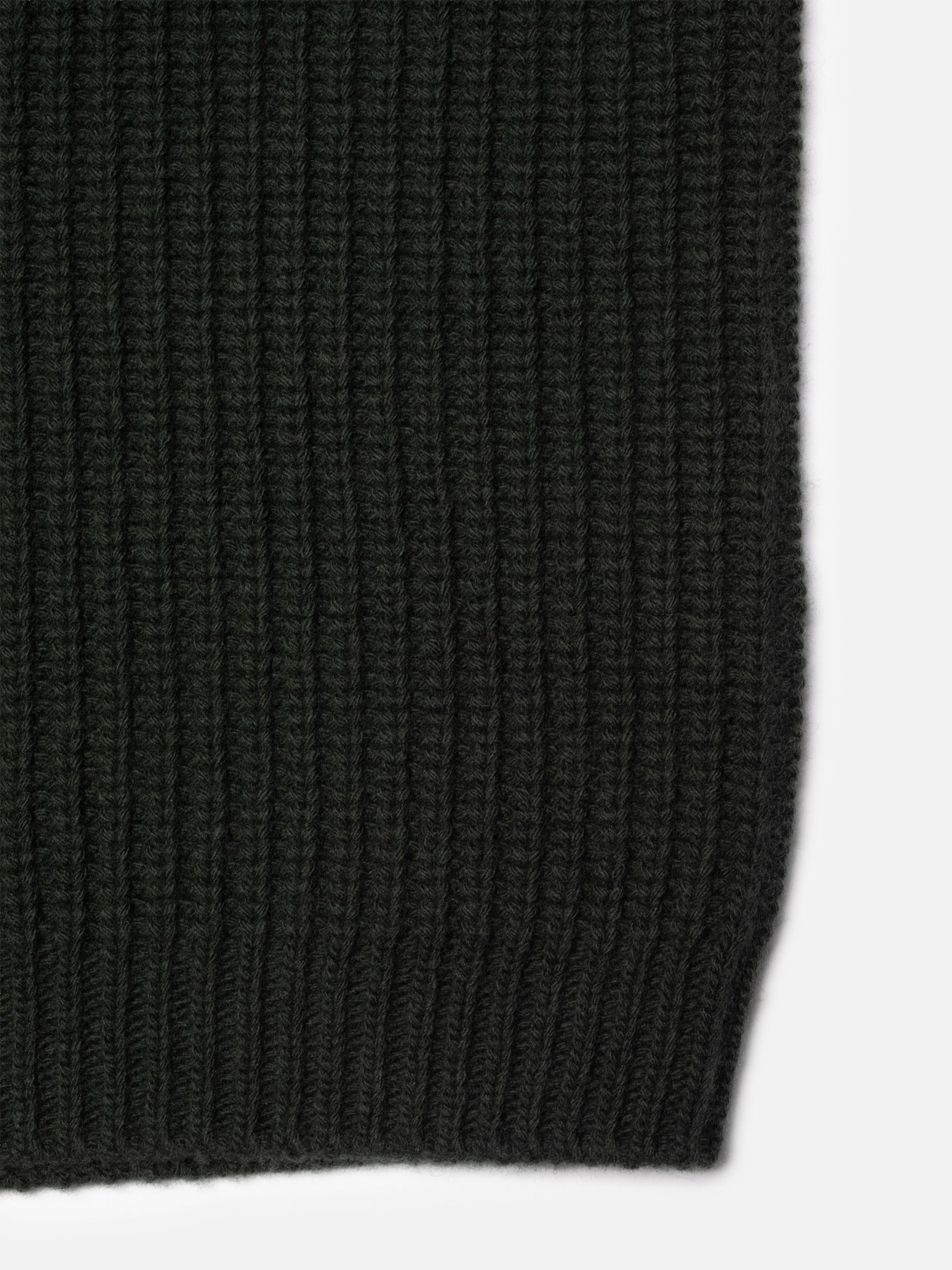 Nudie Jeans Gurra Sweater Chunky Knit in Racing Green, showing a close-up of the thick fisherman's rib knit wool texture.