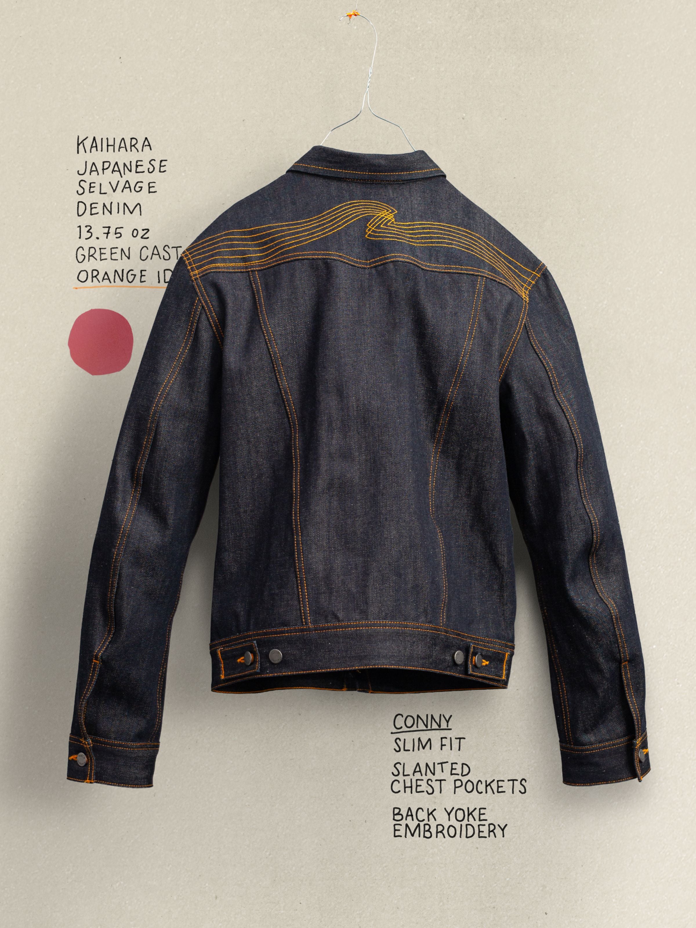 Nudie Jeans Conny Denim Jacket in Dry Selvedge, Ansicht der Rückseite mit charakteristischer Stickerei auf der Rückenpasse.